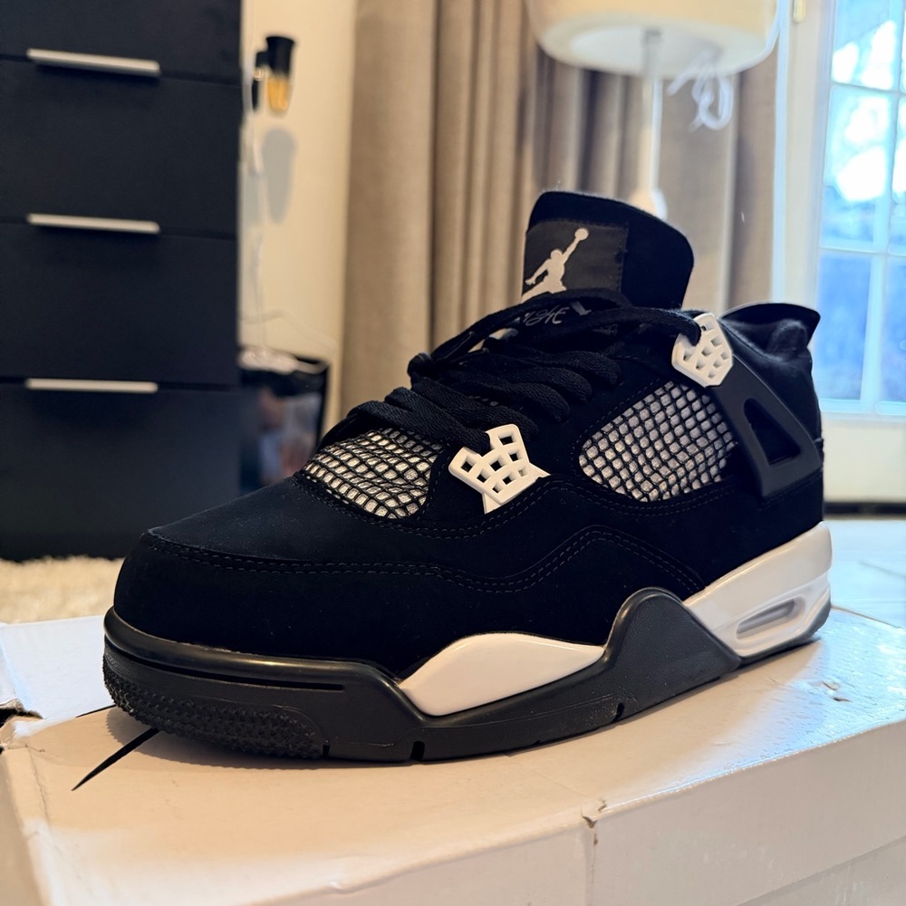 Nike Air Jordan 4 Retro 'White Thunder' sneaker